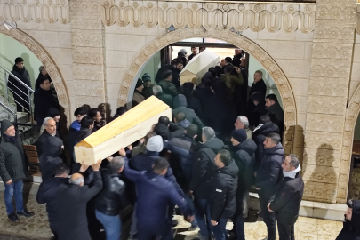 Yangında ölen çift, yan yana toprağa verildi