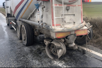 Yol kayganlaştı, TIR ile otomobil çarpıştı: 4 yaralı