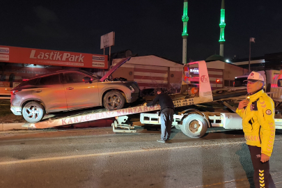 D-400’de dehşet: Kontrolden çıkan cip refüjdeki yayaları biçti, 3 ölü