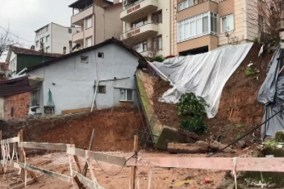 İstinat duvarı çöktü: 2 katlı bina hasar aldı