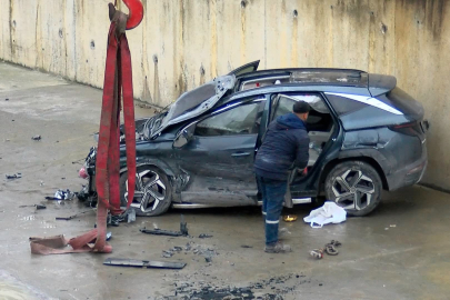 Küçükçekmece’de feci kaza: Çarpışan araçlardan biri dereye uçtu