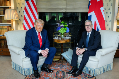 İngiltere Başbakanı Starmer, ABD Başkanı Trump ile telefonda görüştü