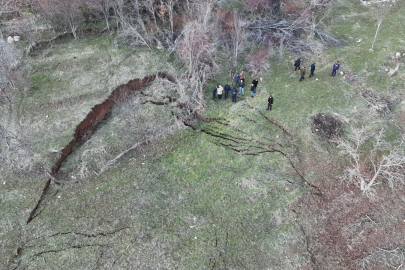 Sivas'ta heyelan: Toprakta yarılmalar oldu