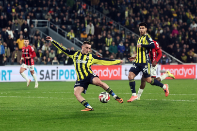 Fenerbahçe evinde 3 puanı 3 golle aldı