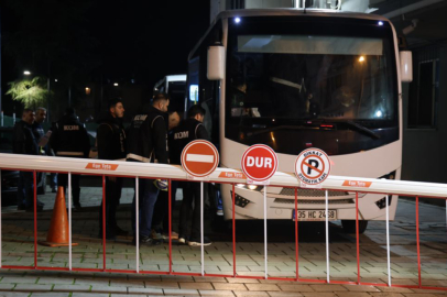 İzmir'in Buca Belediyesi'ne operasyon: 26 şüpheli adliyede