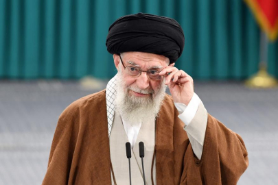 Devrimin yıl dönümünde Hamaney'den devrim: 2 bin 108 mahkuma af