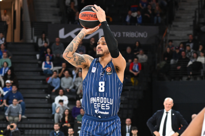 Anadolu Efes’ten farklı galibiyet: Virtus Bologna’ya 31 sayı fark