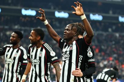 Beşiktaş farka koştu, Göztepe Tüpraş'ta  dağıldı: 4-0