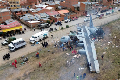 Bolivya'da askeri uçak düştü: 22 ölü