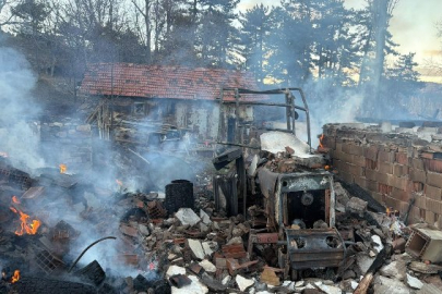 Çorum'da yangın: Müstakil ev ve traktör yandı