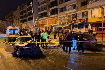 Tunceli'de feci kaza! Kafa kafaya çarpıştılar: 4 yaralı