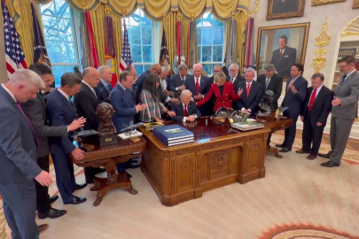 Beyaz Saray'da Haçlı provası: Trump için dua ettiler