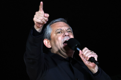 Özgür Özel Bolu'dan seslendi: Tanju Başkanın hapiste olmasının kime yararı var