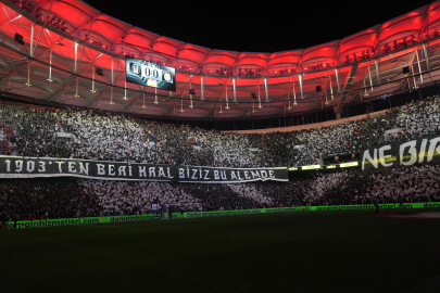 Beşiktaş-Galatasaray derbisinde taraftarlardan özel koreografi