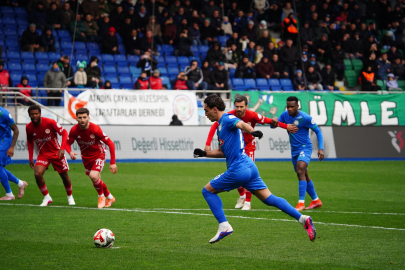 Laçi’nin golü 3 puanı getirdi: Rizespor 1-0 Antalyaspor
