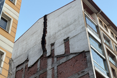 Sivas'ta binanın taşıyıcı kolonu hasar gördü: 21 daire boşaltıldı