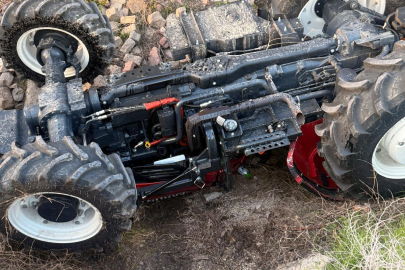 Traktör devrildi, altında kalan sürücü Mustafa Ulaşlı hayatını kaybetti