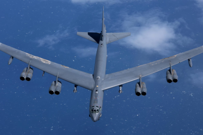 ABD'ye ait 'B-52' bombardıman uçakları İngiltere'deki RAF Fairford Üssü'ne ulaştı