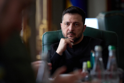 Zelenskiy: Orta Doğu'daki gelişmeler nedeniyle üçlü müzakereler ertelendi