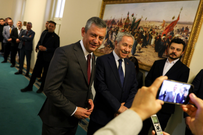 Özgür Özel'den Bülent Arınç'a ziyaret: Her şey konuşuldu mesajı