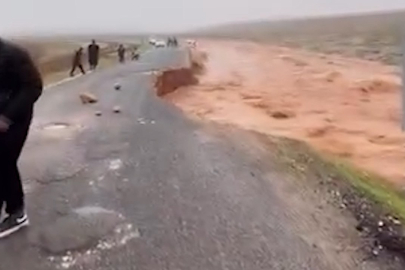 Şanlıurfa'da sel felaketi: Dereler taştı, yollar çöktü