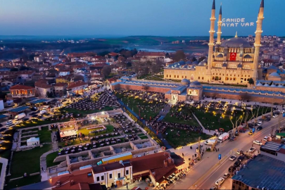 Selimiye Camisi meydanında 7 bin 500 kişilik Kadir Gecesi iftarı