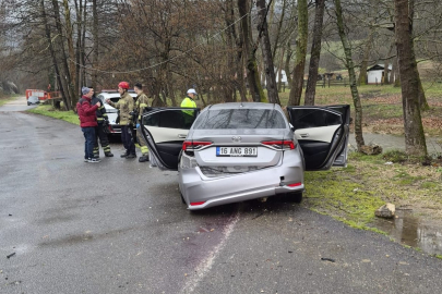 Bariyerleri aşan otomobil alt yola düştü: 1’i bebek 4 yaralı