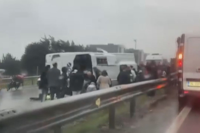 Büyükçekmece D-100 Karayolu'nda midibüs devrildi: 1 ölü 9 yaralı