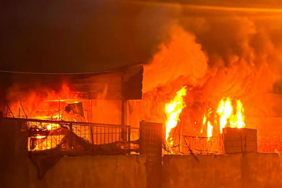 Hatay’da konteyner depoda yangın