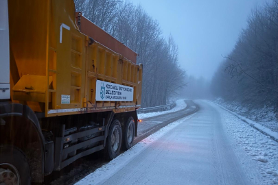 Kocaeli'nde yoğun yağış: Yüksek kesimler beyaza büründü