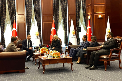 Siyasi partiler bayramlaştı