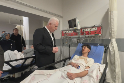 İstanbul Valisi Gül, enkazdan kurtarılan yaralıları ziyaret etti