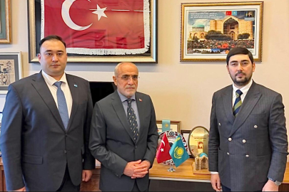 Başdanışman Topçu, Kazakistan Halk Asamblesi Yardımcısı Akhmetov ile görüştü