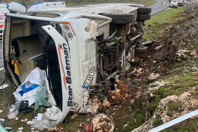 Mardin'de yolcu midibüsü devrildi: 24 yaralı