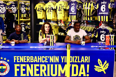 Guendouzi, Cherif ve Nene imza gününde taraftarlarla buluştu