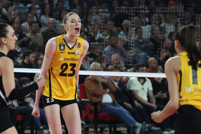 VakıfBank, Eczacıbaşı Dynavit’i 3-1’le geçip şampiyon oldu