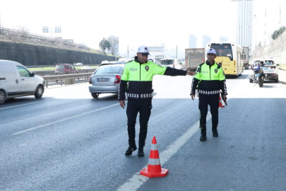 Boğazına şeker kaçan sürücüyü boğulmaktan kurtaran polis: Görevimiz sadece trafiği yönetmek değil, can güvenliğini de sağlamak