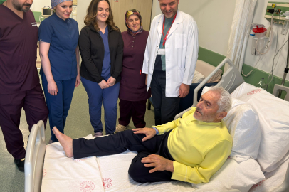 Kalbi 3 saat durdurularak, aort damarı değiştirildi