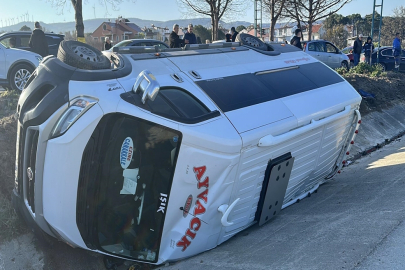 Yolcu minibüsüyle otomobil çarpıştı: 8 yaralı