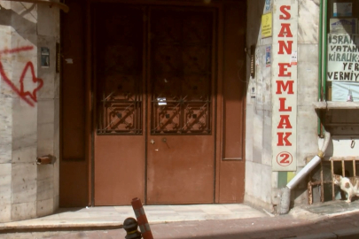 Fatih'te evde tartıştığı eşini döverek öldürdü