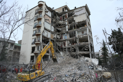 İran’da ABD-İsrail saldırılarında can kaybı 1937'ye yükseldi