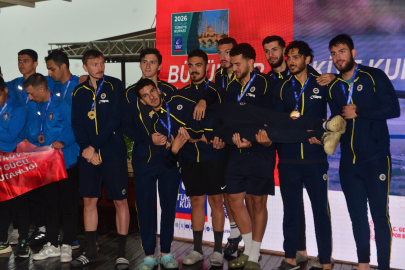 Fenerbahçe, Büyükler Türkiye Kupası Kürek Yarışları'nda kadın ve erkeklerde birinci oldu