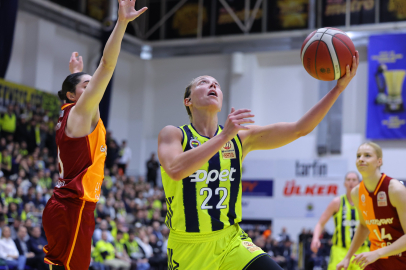Fenerbahçe Opet, Galatasaray Çağdaş Faktoring’i 85-70 mağlup dderek seride 1-0 öne geçti
