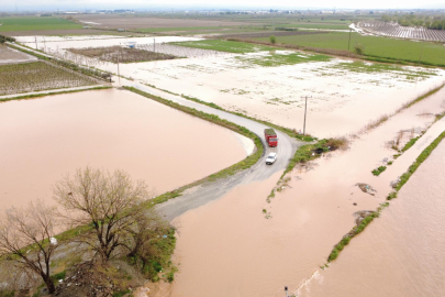 Salihli'de yoğun yağış: Dereler taştı, tarım arazileri su altında kaldı