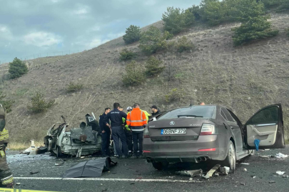 Ankara'da iki otomobil çarpıştı: 5 ölü