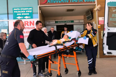 Çaydanlıktaki kaynar su 9 aylık bebeğin üzerine döküldü