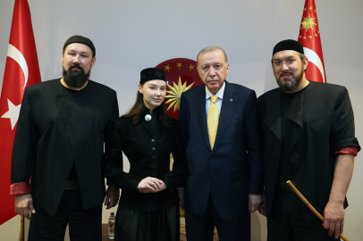 Cumhurbaşkanı Erdoğan, Ay Yola müzik grubu ile bir araya geldi