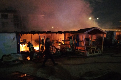 İşçilerin kaldığı konteynerler alev aldı