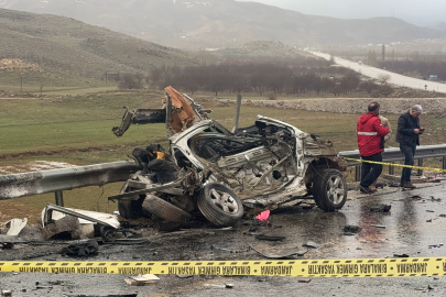 Malatya'da otomobil ile TIR çarpıştı: 3 ölü, 1 yaralı