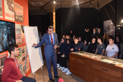 Bakan Tekin, Aydın’da lise öğrencilerine ‘Demokrasi ve İnsan’ dersi verdi